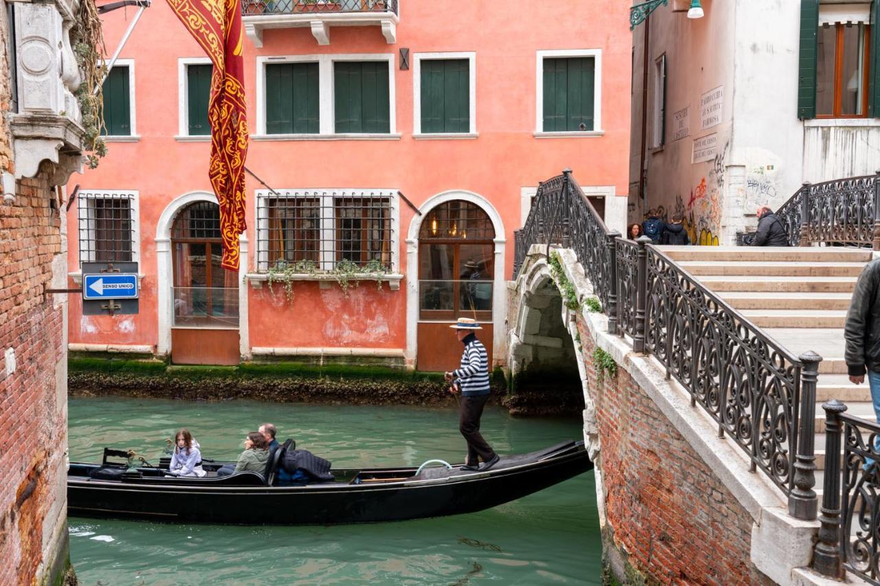 Casa Manina Sul Ponte - Your Private Canal View Venedig Exterior foto