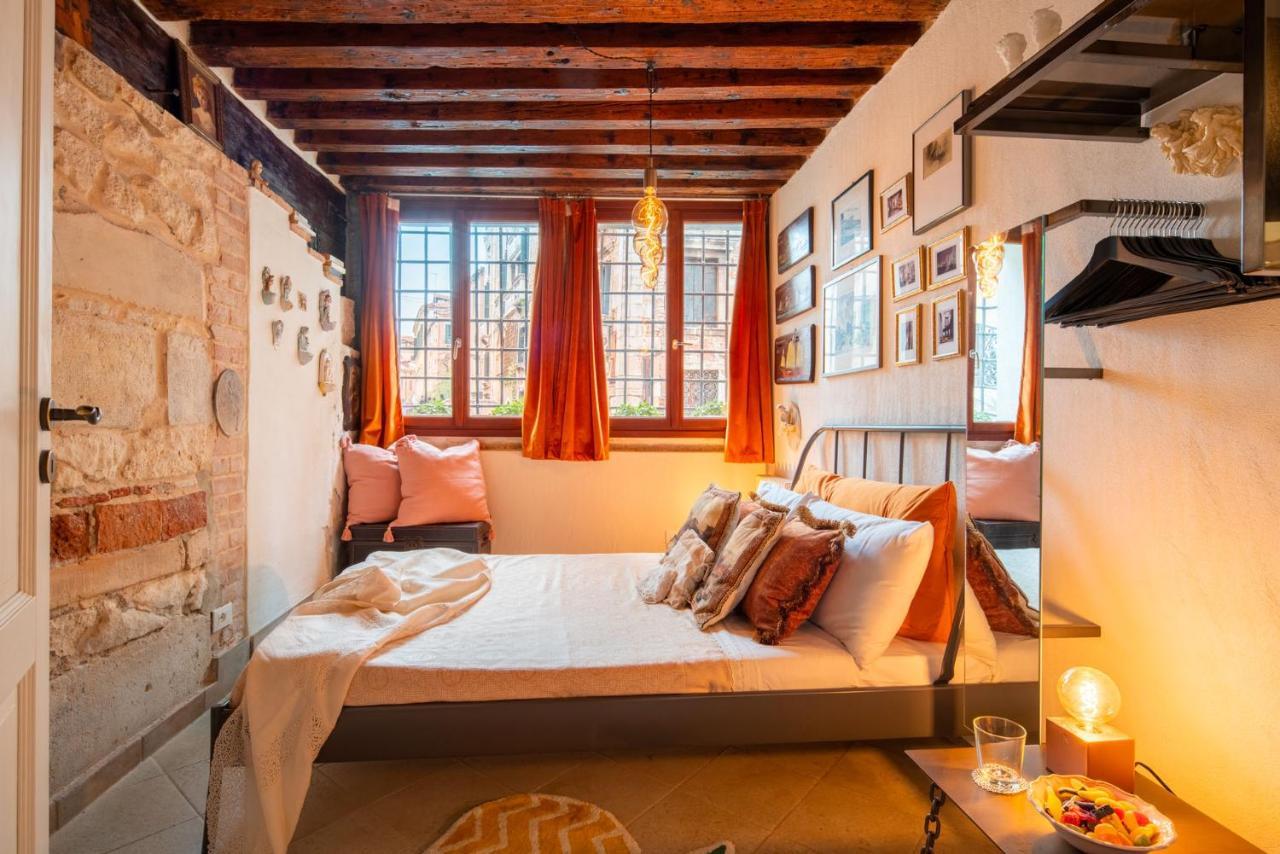 Casa Manina Sul Ponte - Your Private Canal View Venedig Exterior foto